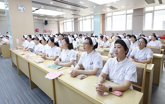 华北理工大学附属医院举行优秀护士表彰大会(图2)