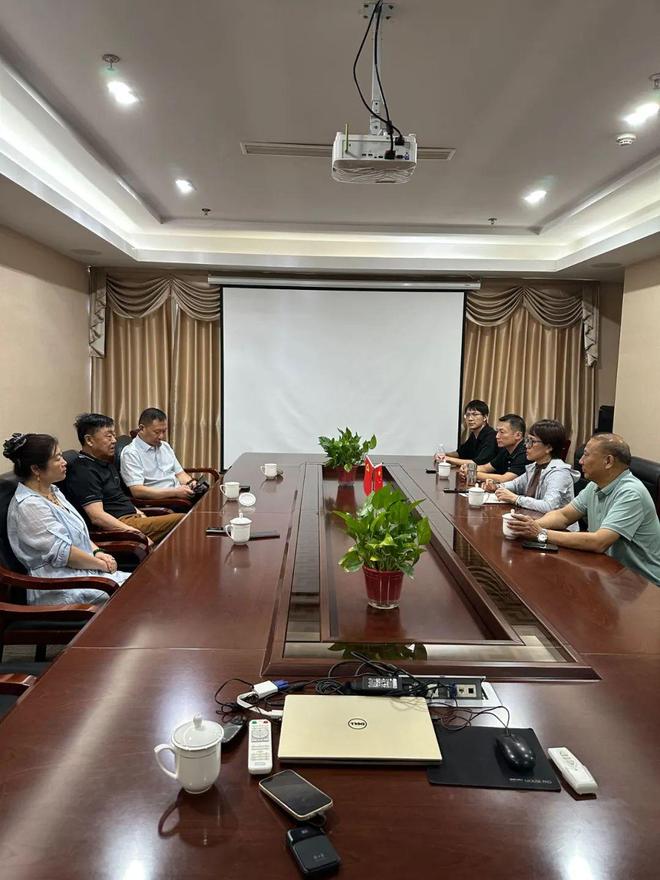 张荣庆主持“抗衰老与医养结合”学术交流会调度会议(图2)