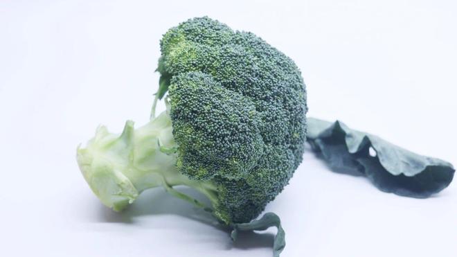 女性若不想脸上爬满皱纹常吃这几种食物滋养肌肤美容抗衰老(图1)