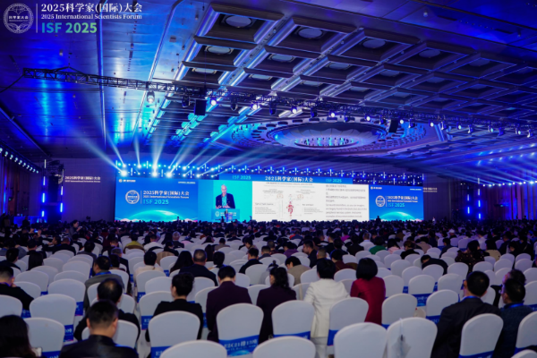 从东方到世界：黛安蒂亮相国际科学家大会以草本科技助力科学护肤(图2)