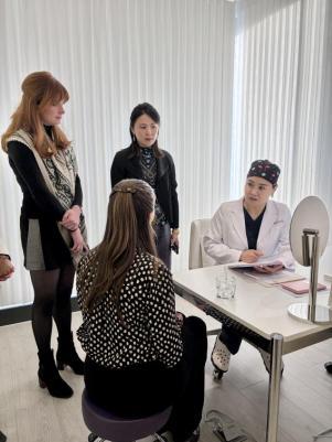 “妆械联合”引领行业新纪元雅诗兰黛倩碧全球高管团队参访翻范时尚医美(图3)