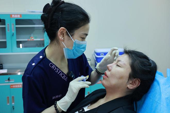 聚焦科技前沿：新疆华美整形圆满举办珂芮绮医学临床学术交流会(图5)